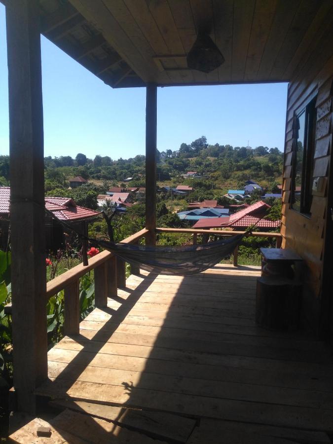 Happy Bungalow & Trekking Banlung Eksteriør bilde